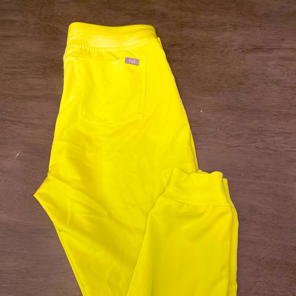 Figs Citrine Zamora Joggers Size Medium